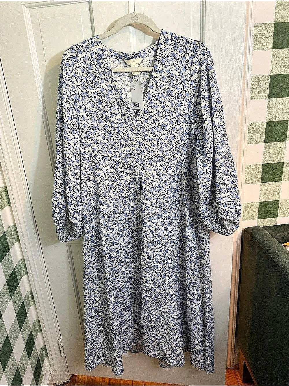H&M medium Floral Maxi Dress in Blue & White flower print Size Medium NWT